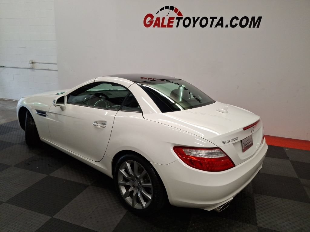 Used 2016 Mercedes-Benz SLK 300 image 10