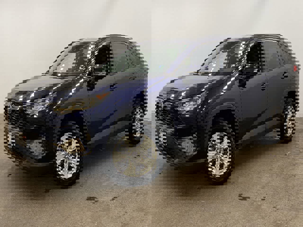 Used 2021 Toyota RAV4 XLE image 1