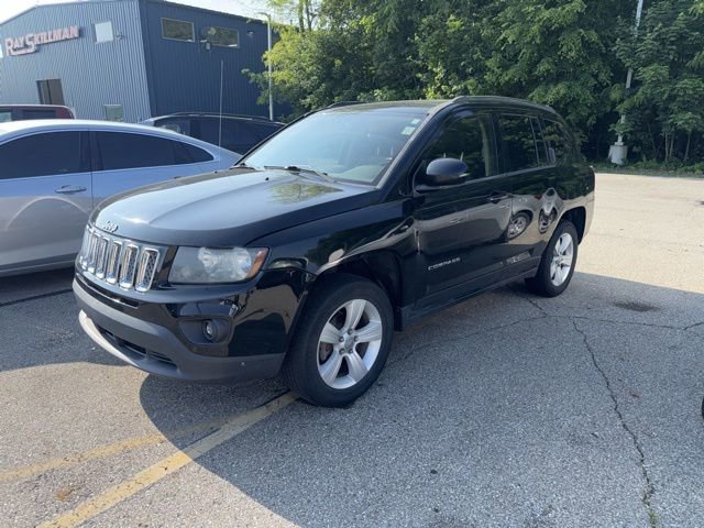 Used 2014 Jeep Compass Latitude w/ Sun/Sound Group FWD image 2
