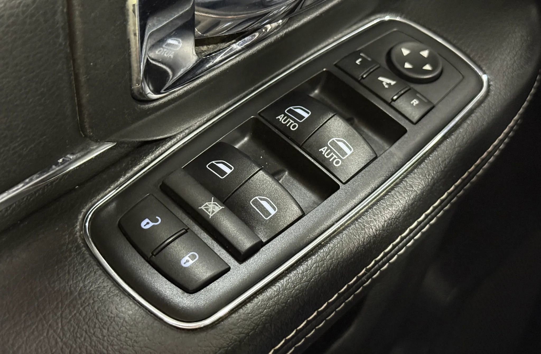 Used 2018 RAM 1500 Laramie w/ Convenience Group AWD/4WD image 26