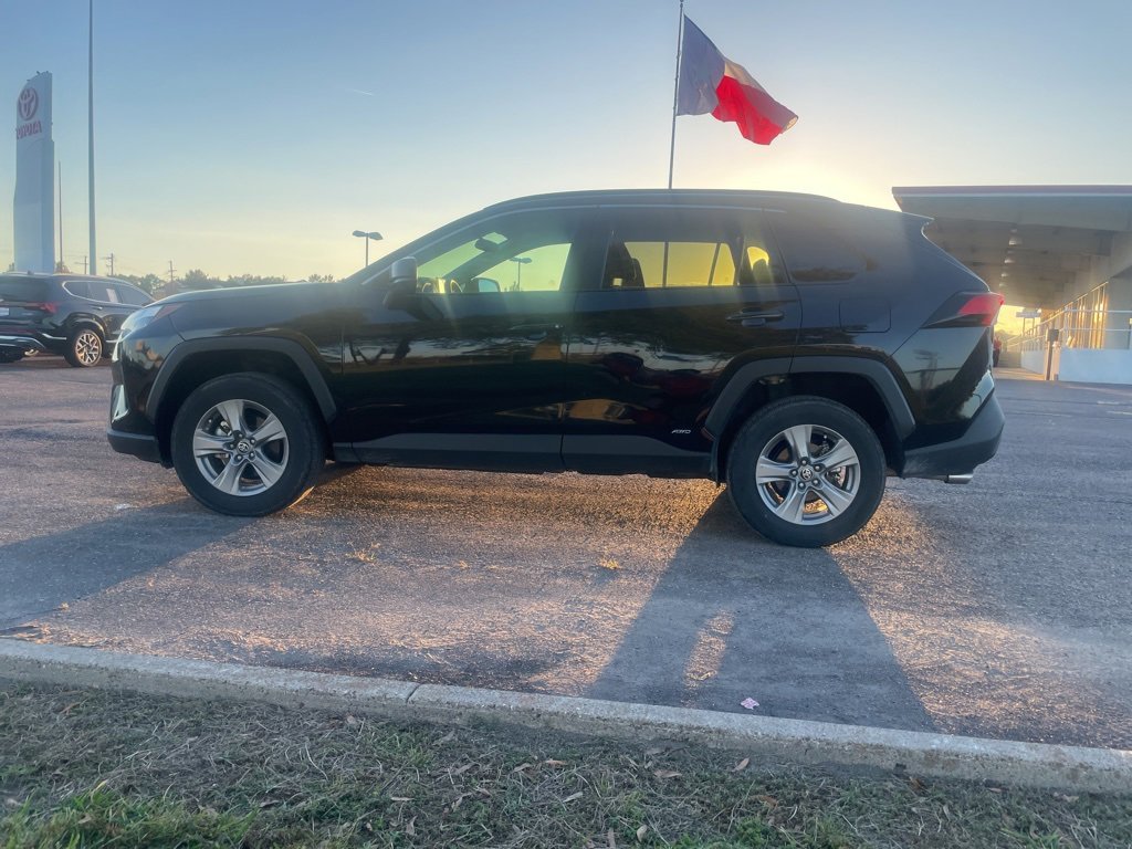 Used 2025 Toyota RAV4 LE image 4