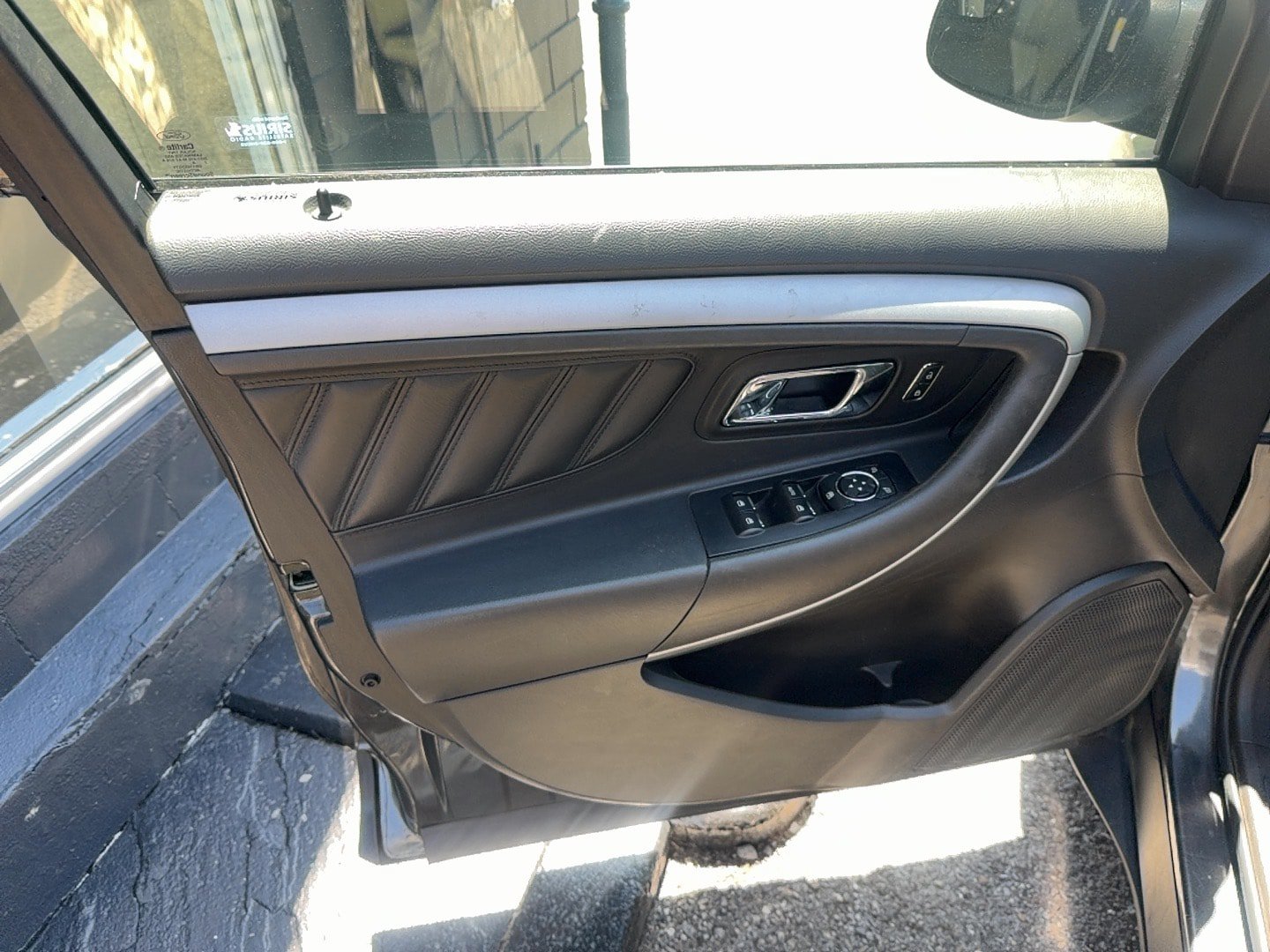 Used 2017 Ford Taurus SEL FWD image 16