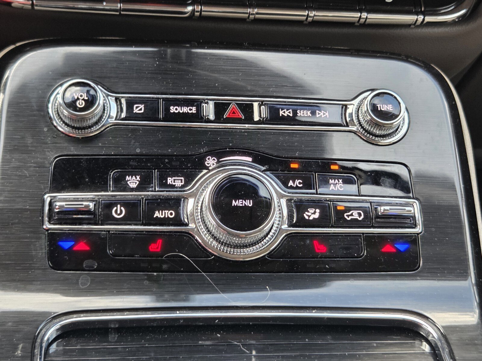 Used 2023 Lincoln Nautilus FWD w/ Premium Package image 16