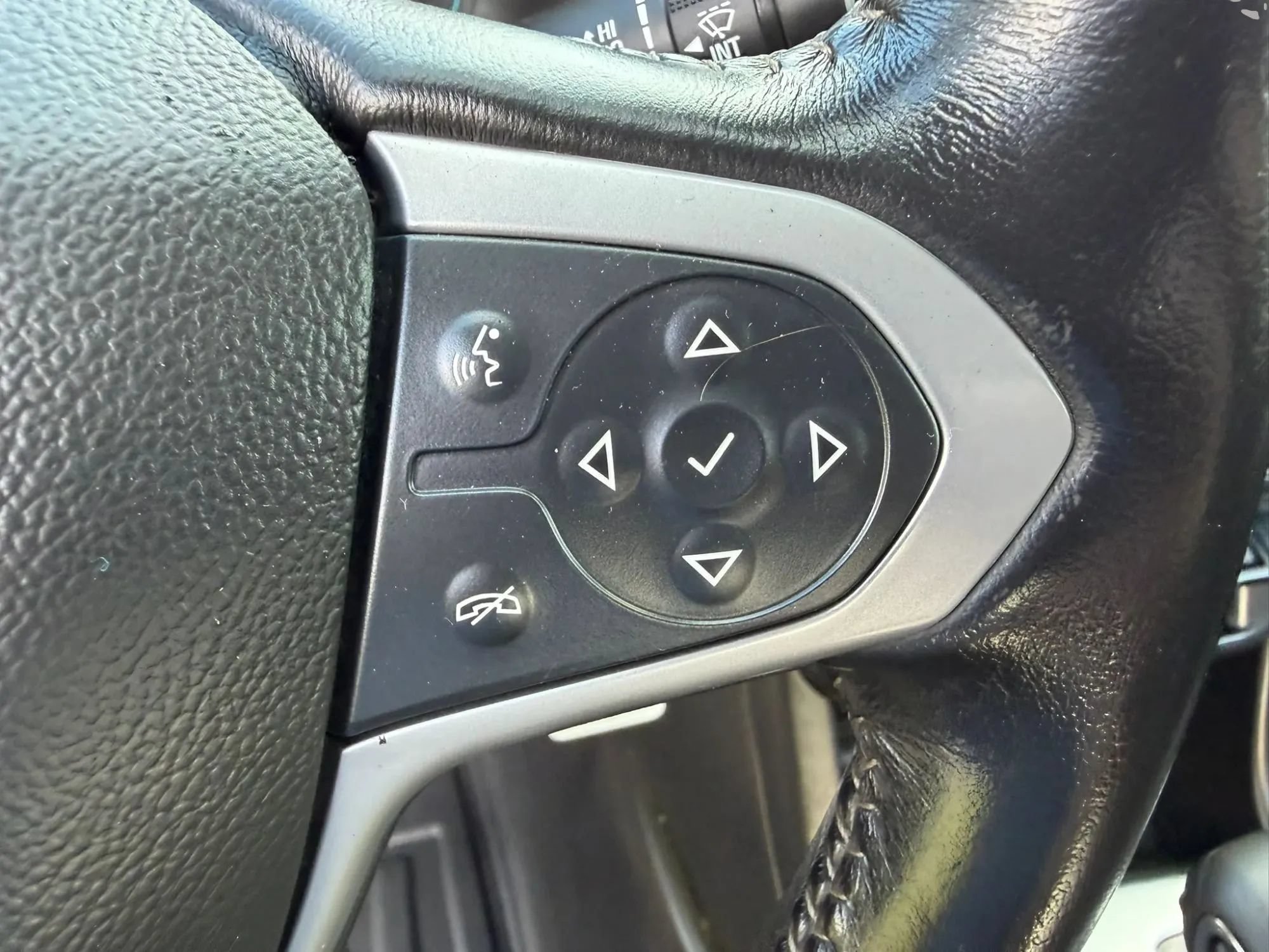 Used 2022 Chevrolet Colorado LT w/ Fleet Safety Package RWD image 18