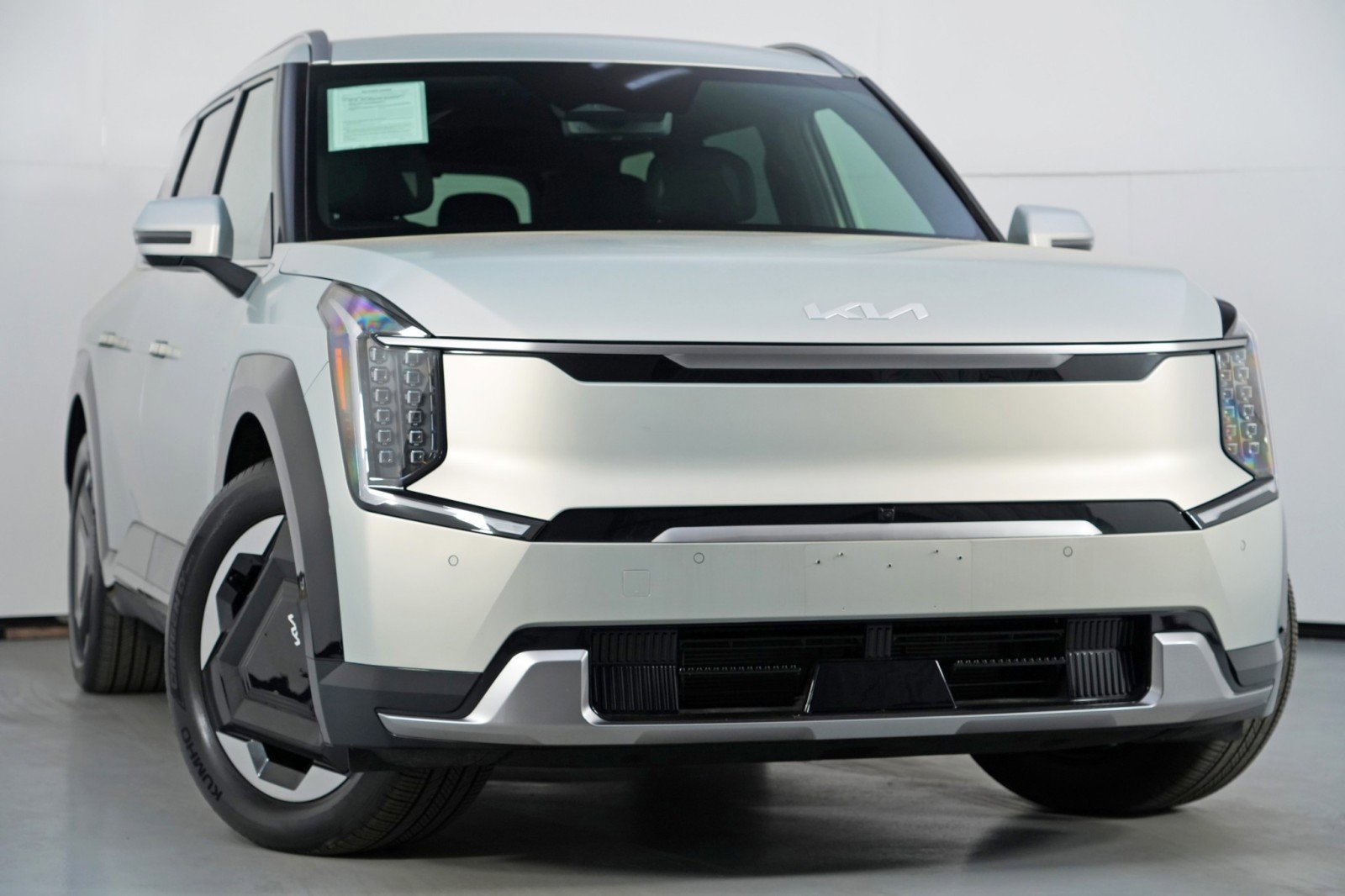 Used 2024 Kia EV9 Land image 4