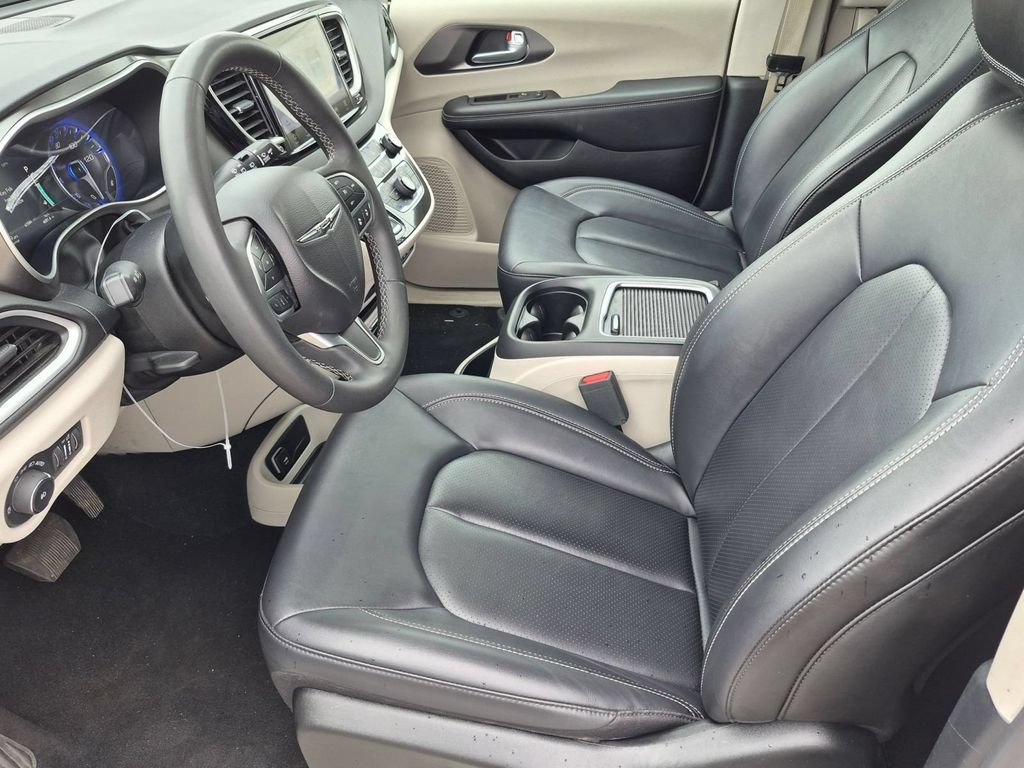 Used 2024 Chrysler Pacifica Touring-L FWD image 13