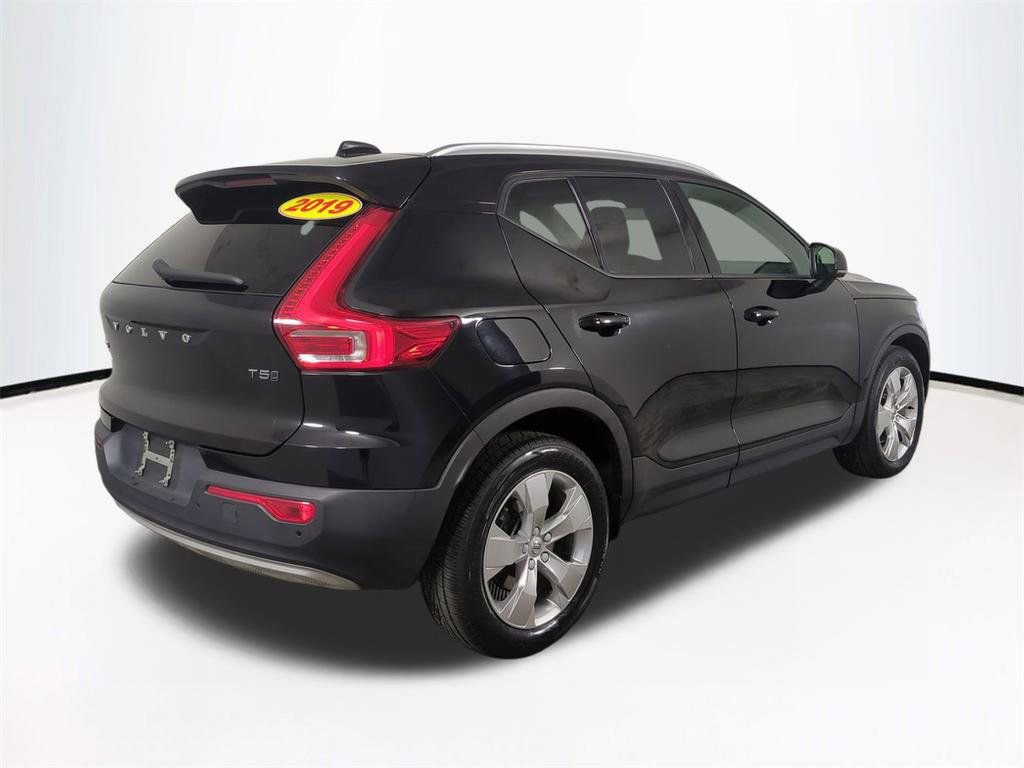 Used 2019 Volvo XC40 T5 R-Design image 5