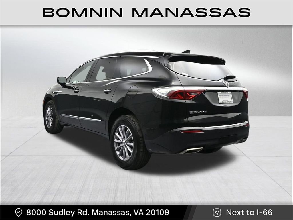 Used 2023 Buick Enclave Essence image 3