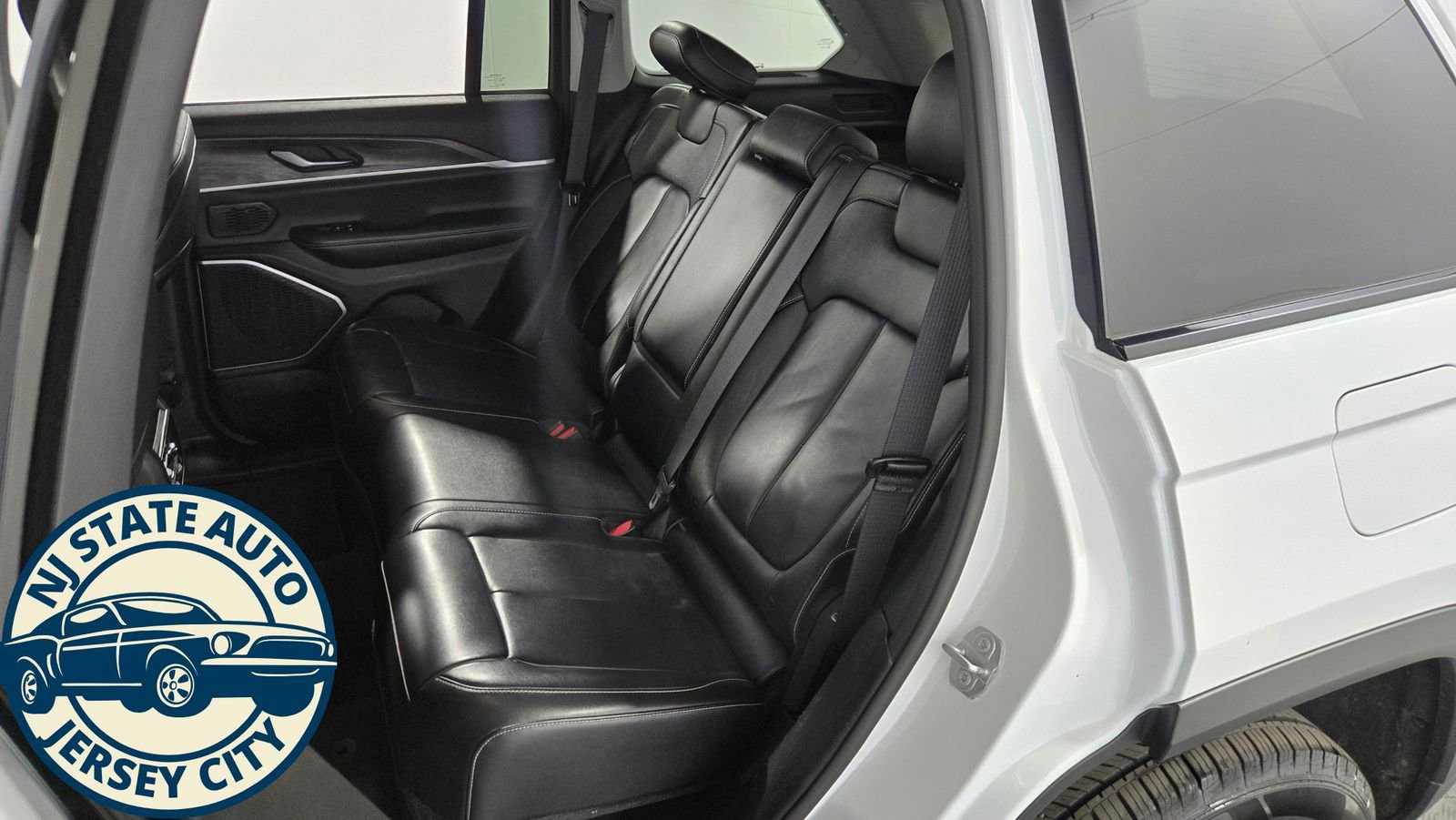 Used 2022 Jeep Grand Cherokee Limited 4xe image 34