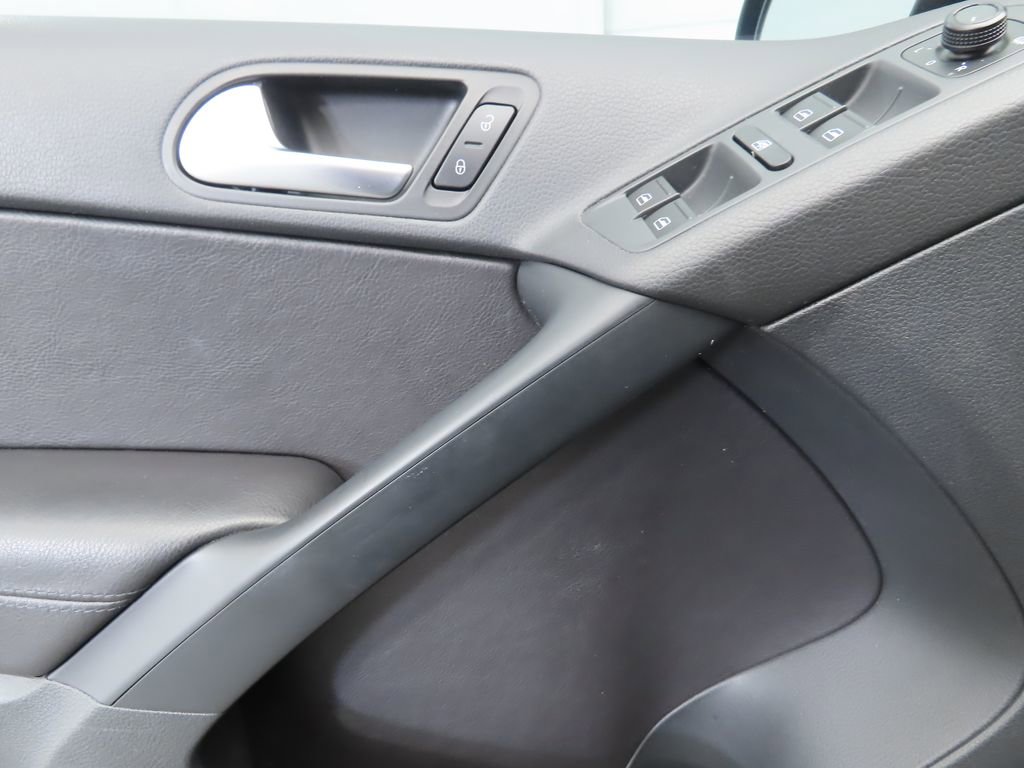 Used 2016 Volkswagen Tiguan S image 21