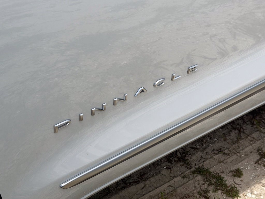 New 2027 Chrysler Pacifica Pinnacle w/ Theater Group FWD image 33