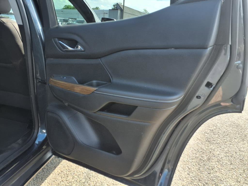 Used 2020 GMC Acadia SLE w/ Driver Convenience Package image 14