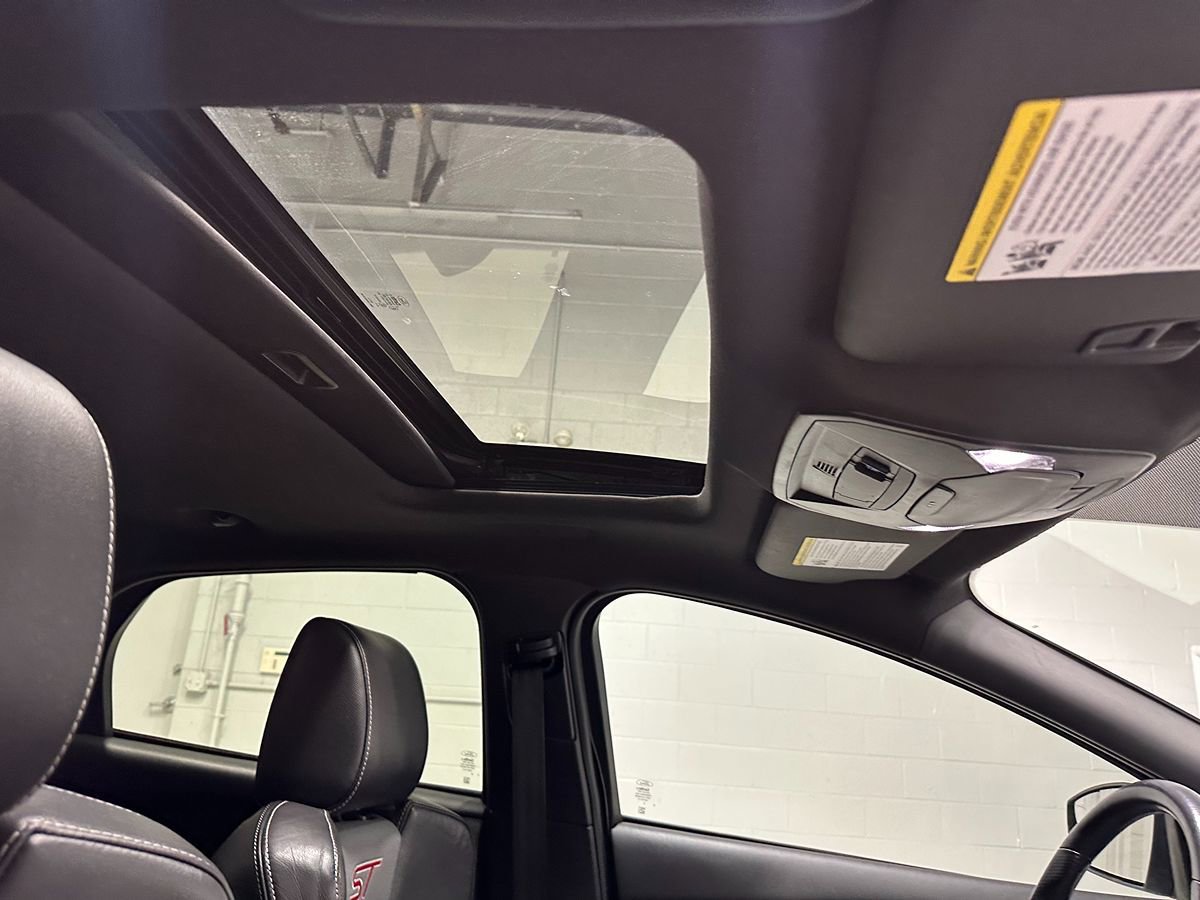 Used 2018 Ford Focus ST w/ Equipment Group 401A FWD image 14