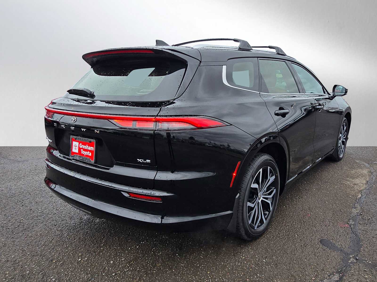 Used 2025 Toyota Crown Signia XLE image 3