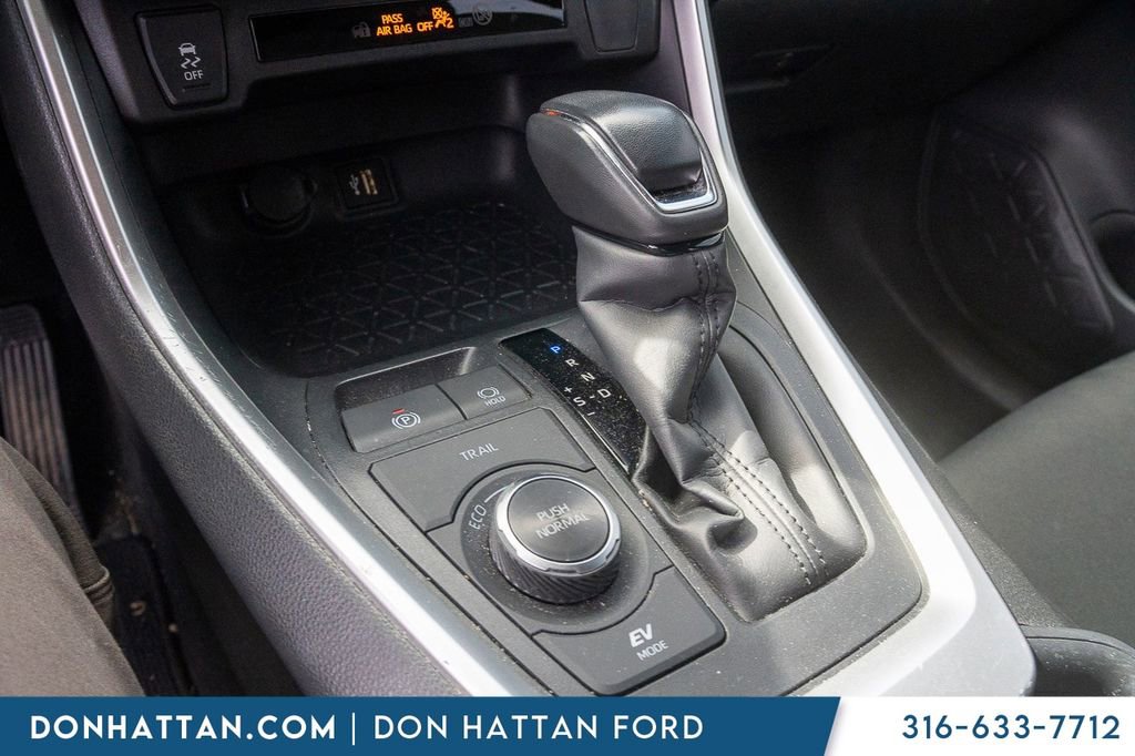 Used 2024 Toyota RAV4 SE image 10