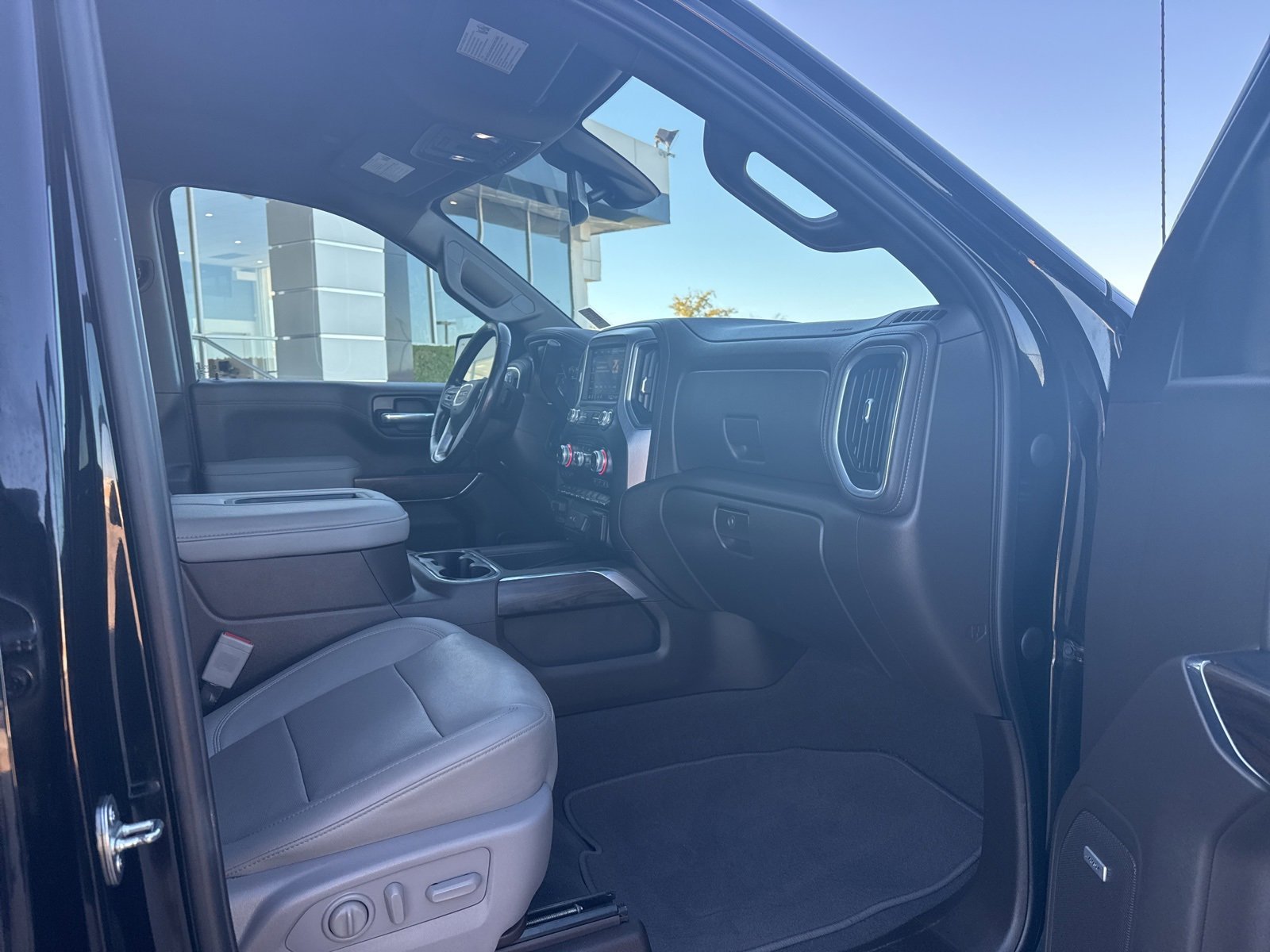 Used 2021 GMC Sierra 1500 SLT w/ SLT Premium Plus Package image 18