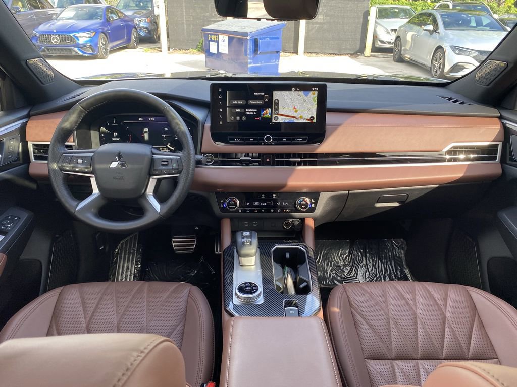 Used 2025 Mitsubishi Outlander SEL FWD image 2