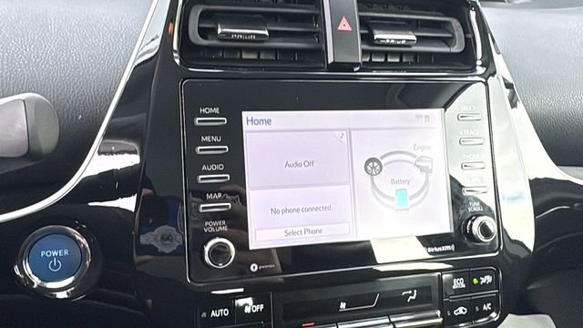 Used 2021 Toyota Prius LE image 12