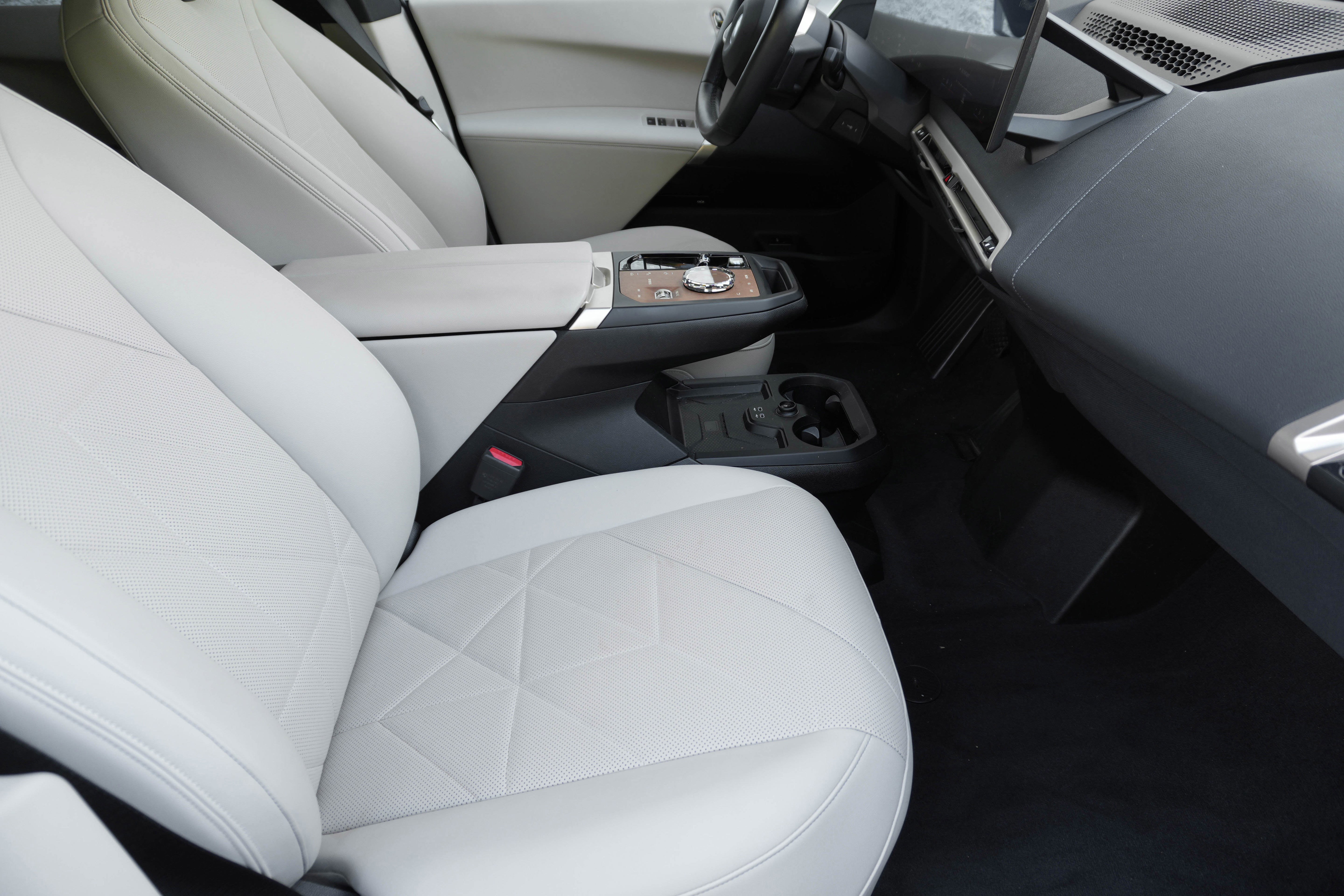 Certified 2023 BMW iX xDrive50 w/ Ultimate Package image 13