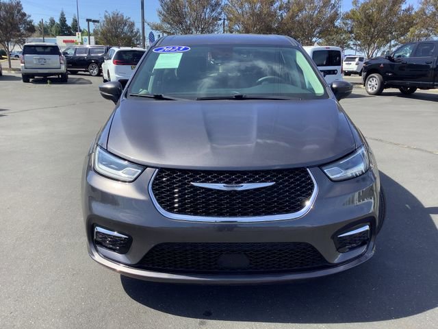 Used 2023 Chrysler Pacifica Touring-L image 4