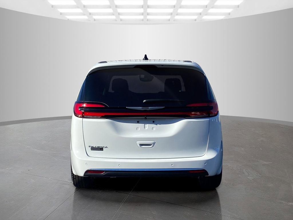 New 2026 Chrysler Pacifica Select image 8