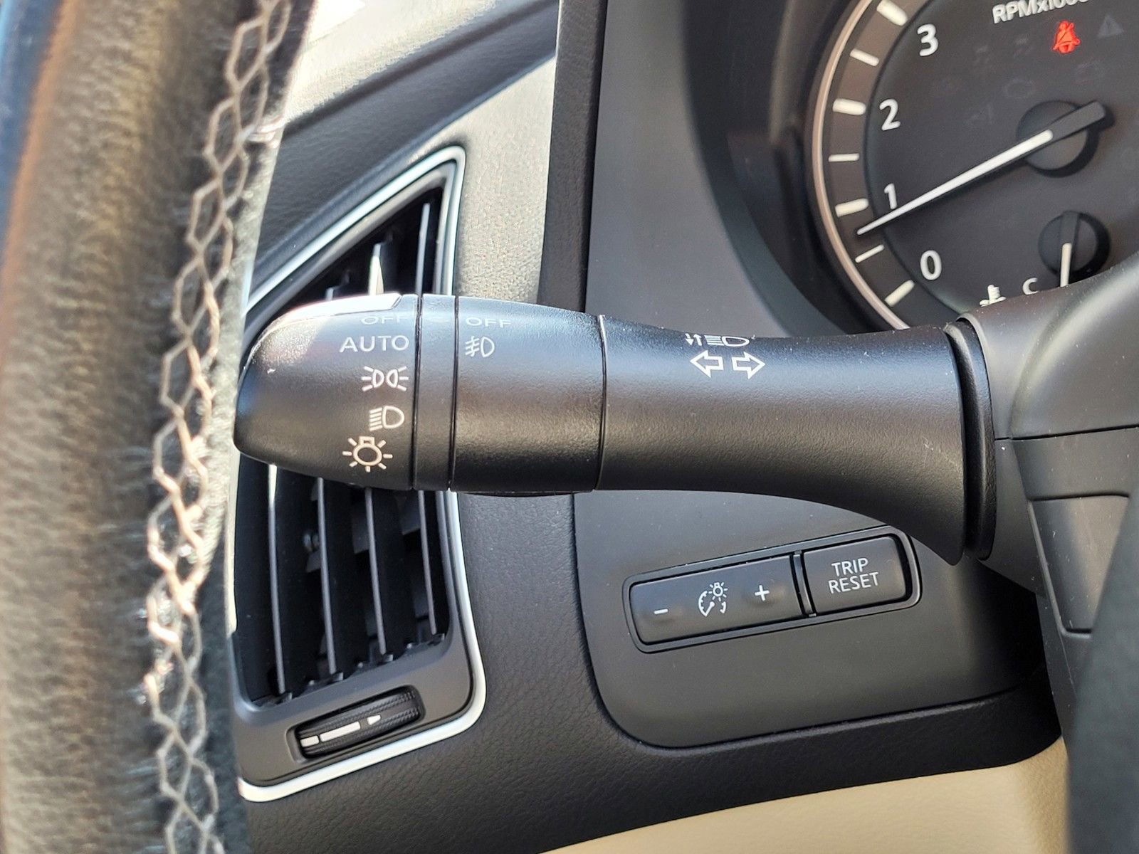 Used 2019 INFINITI Q50 Luxe w/ Essential Package (3.0T Luxe) image 23