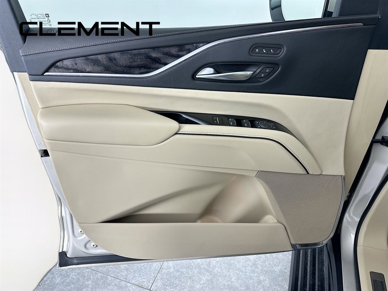 Used 2021 Cadillac Escalade ESV Premium Luxury w/ Driver Assist Tech Package AWD/4WD image 29