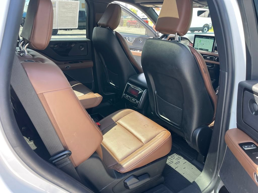Used 2022 Lincoln Aviator Reserve w/ Equipment Group 201A AWD/4WD image 17