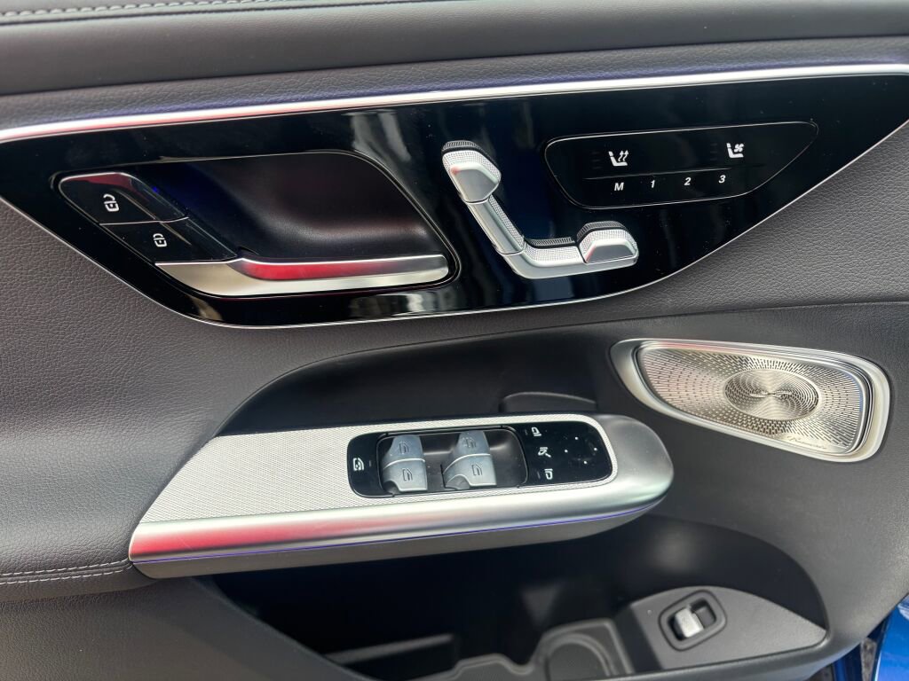 New 2026 Mercedes-Benz GLC 300 4MATIC image 9