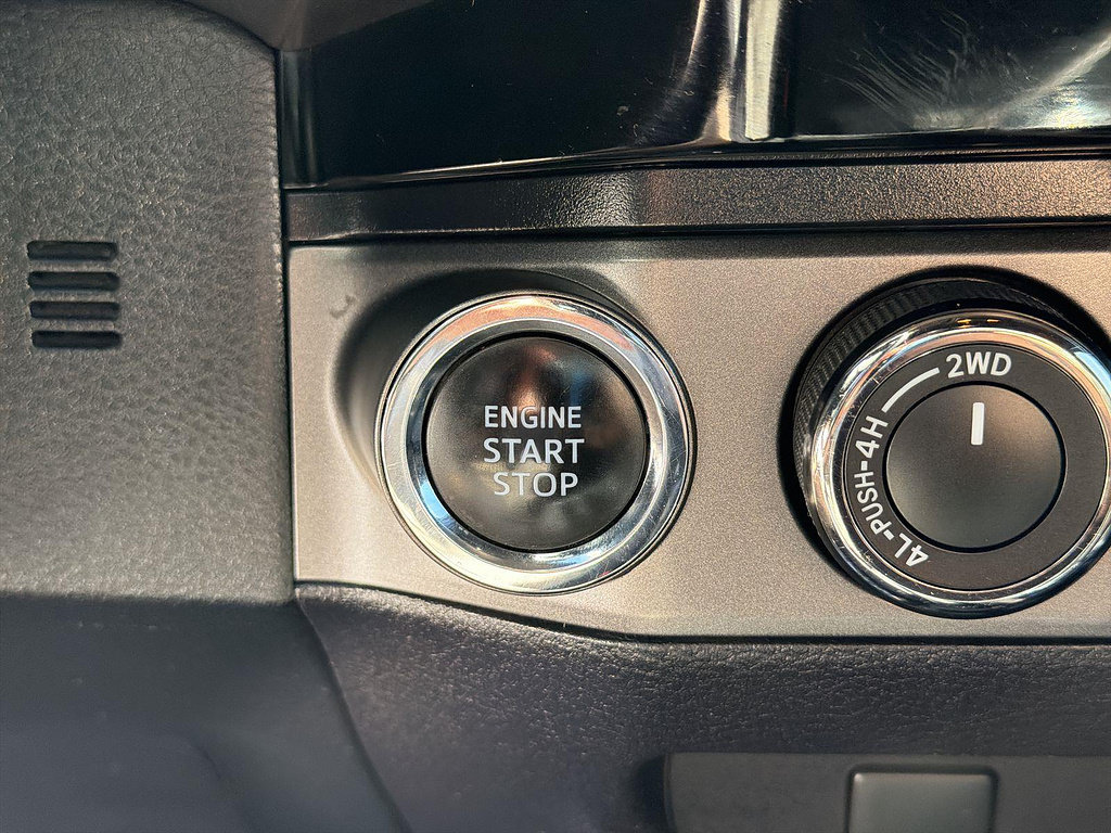 Used 2017 Toyota Tacoma TRD Sport AWD/4WD image 15