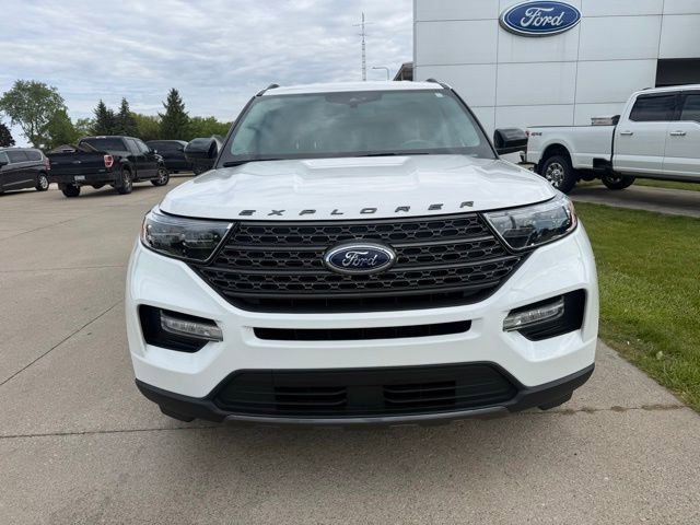 Used 2023 Ford Explorer XLT w/ Equipment Group 202A AWD/4WD image 2