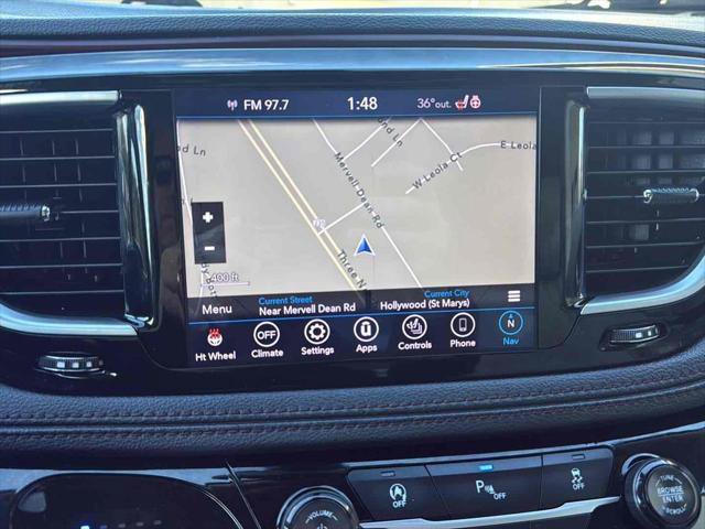 Used 2018 Chrysler Pacifica Limited image 24