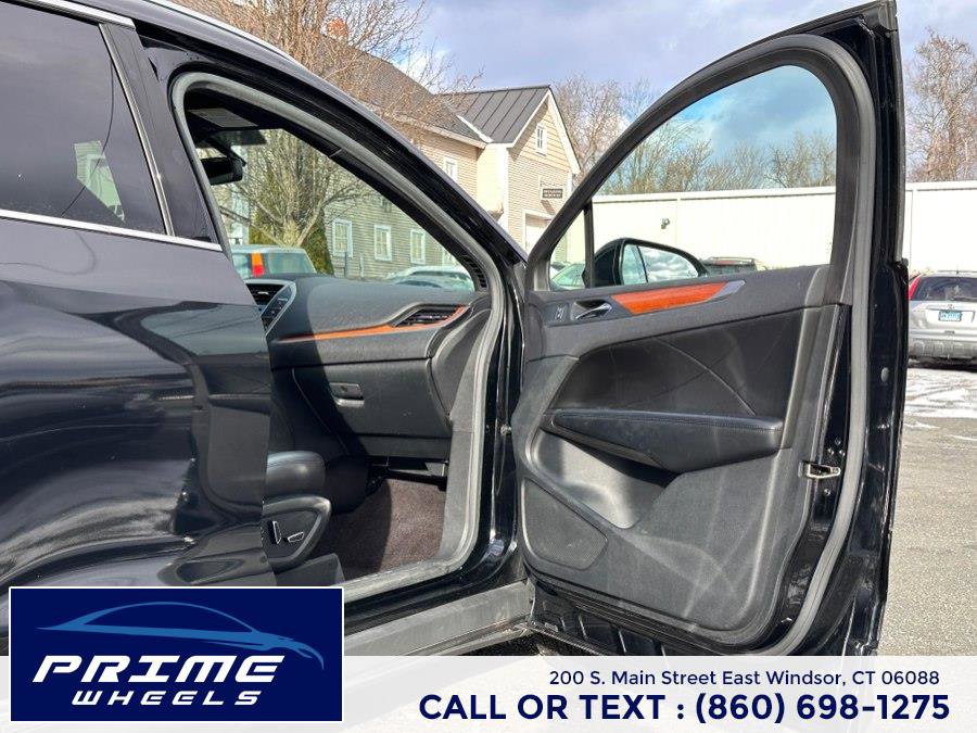 Used 2017 Lincoln MKC Select w/ Select Plus Package image 16