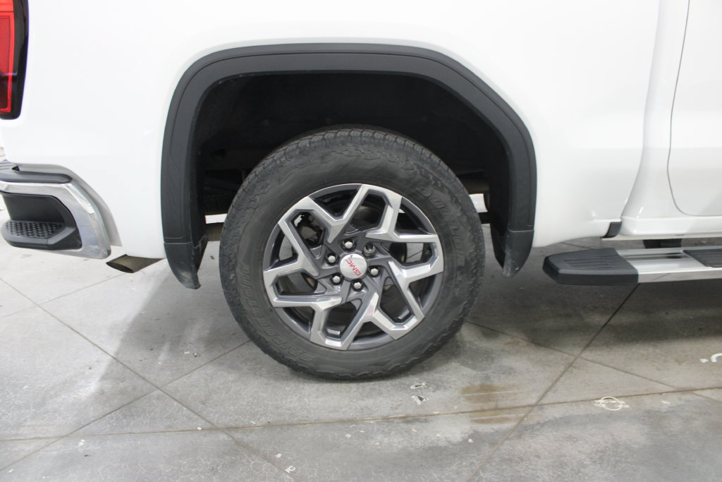 Used 2022 GMC Sierra 1500 SLT AWD/4WD image 17