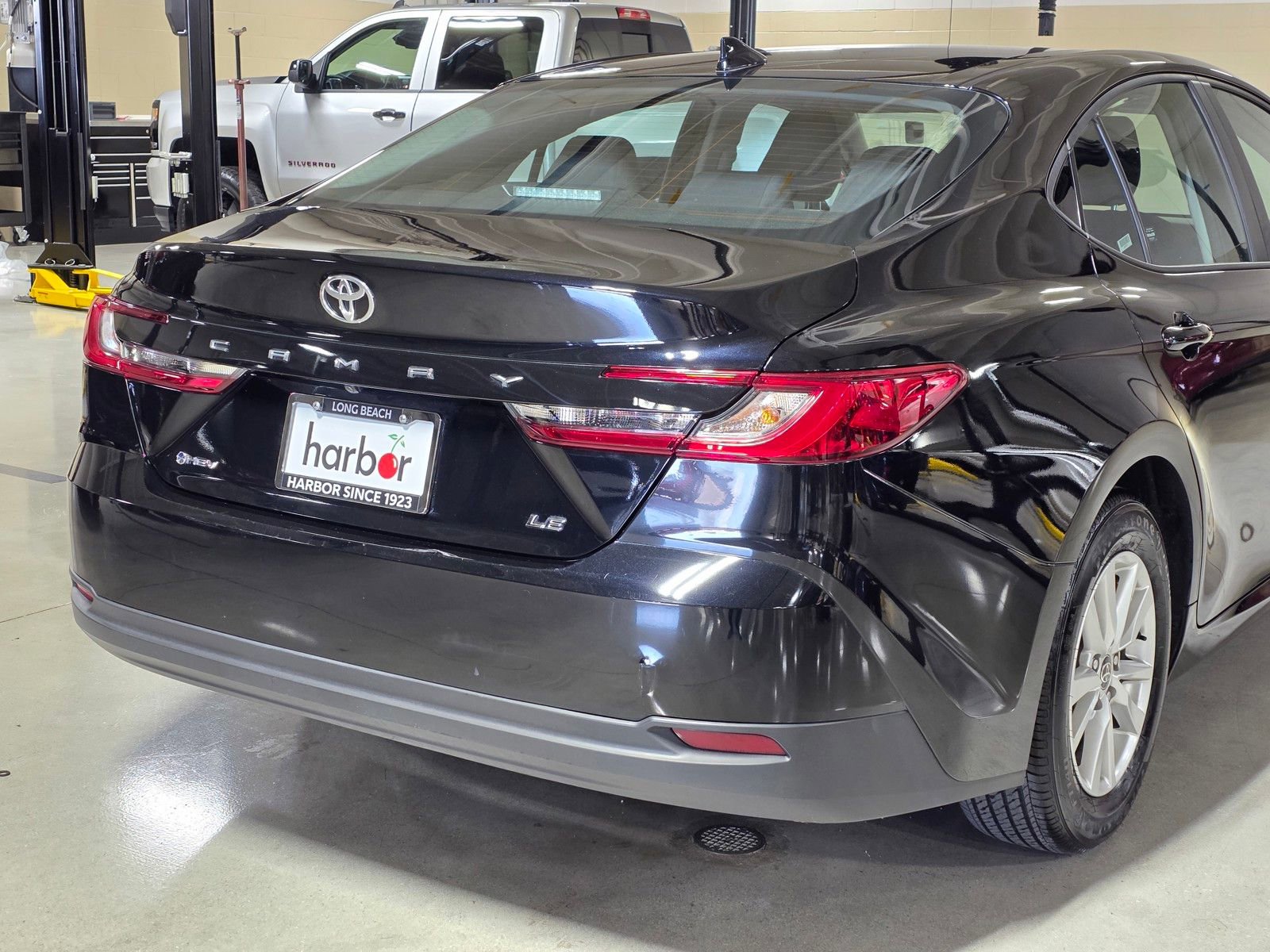 Used 2025 Toyota Camry LE image 11