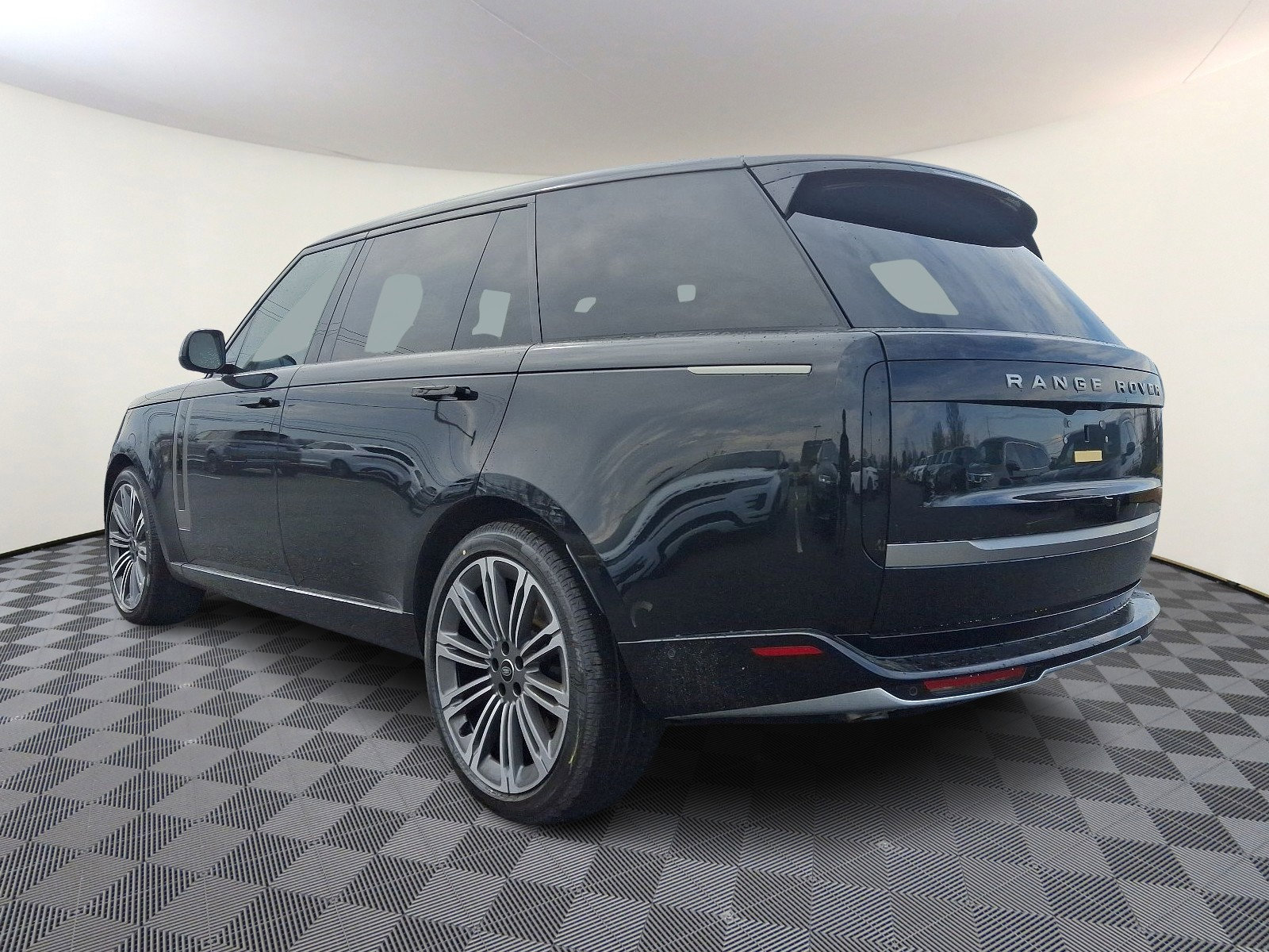 New 2025 Land Rover Range Rover Long Wheelbase SE image 2