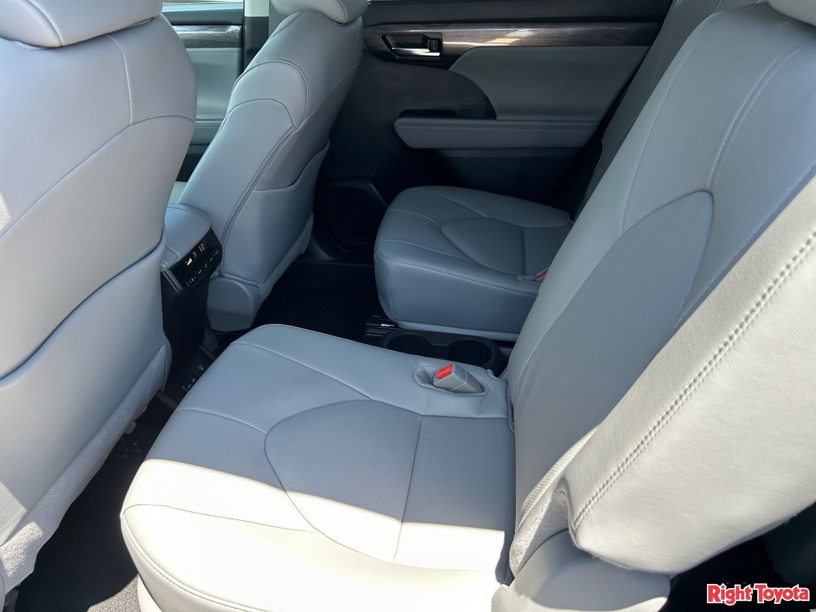 New 2026 Toyota Highlander Limited AWD/4WD image 18