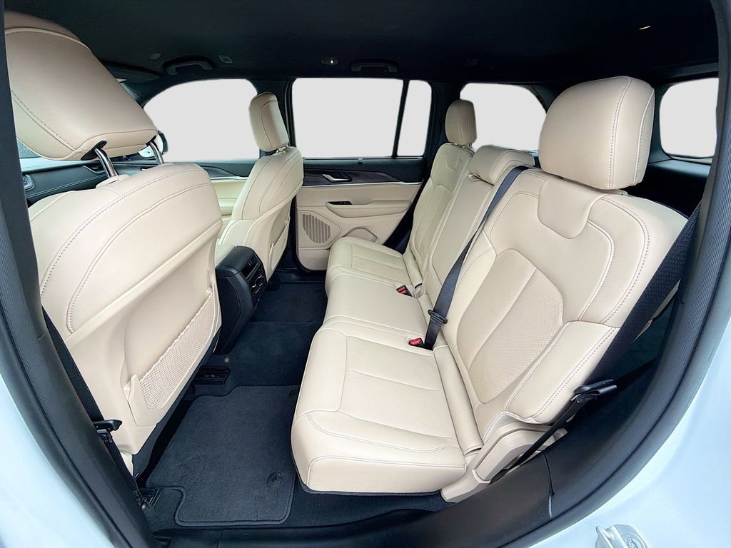 Used 2023 Jeep Grand Cherokee Limited w/ Luxury Tech Group II RWD image 23