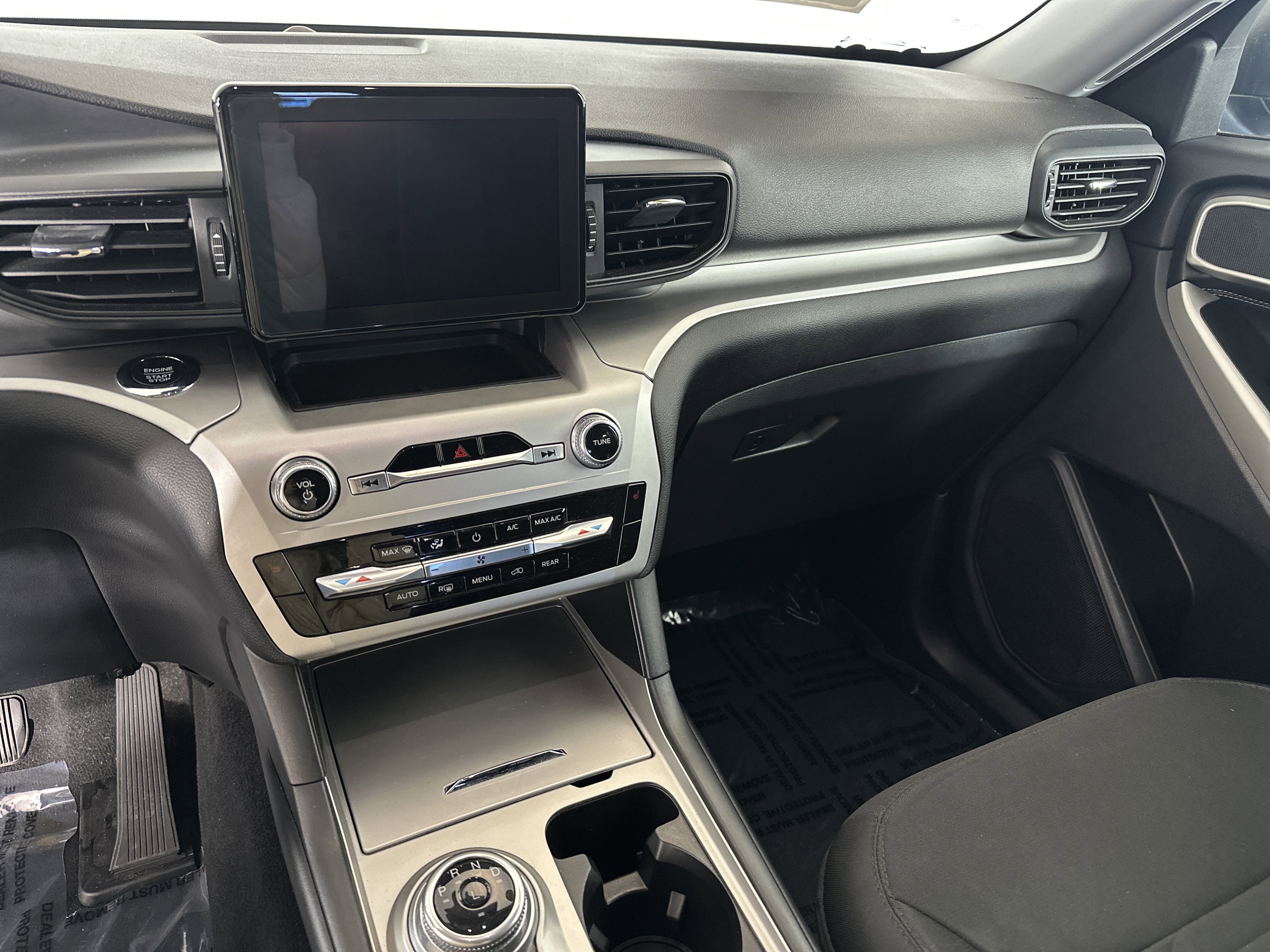 Used 2021 Ford Explorer XLT image 3