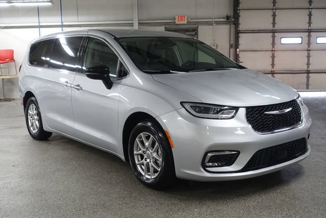 Used 2024 Chrysler Pacifica Touring-L