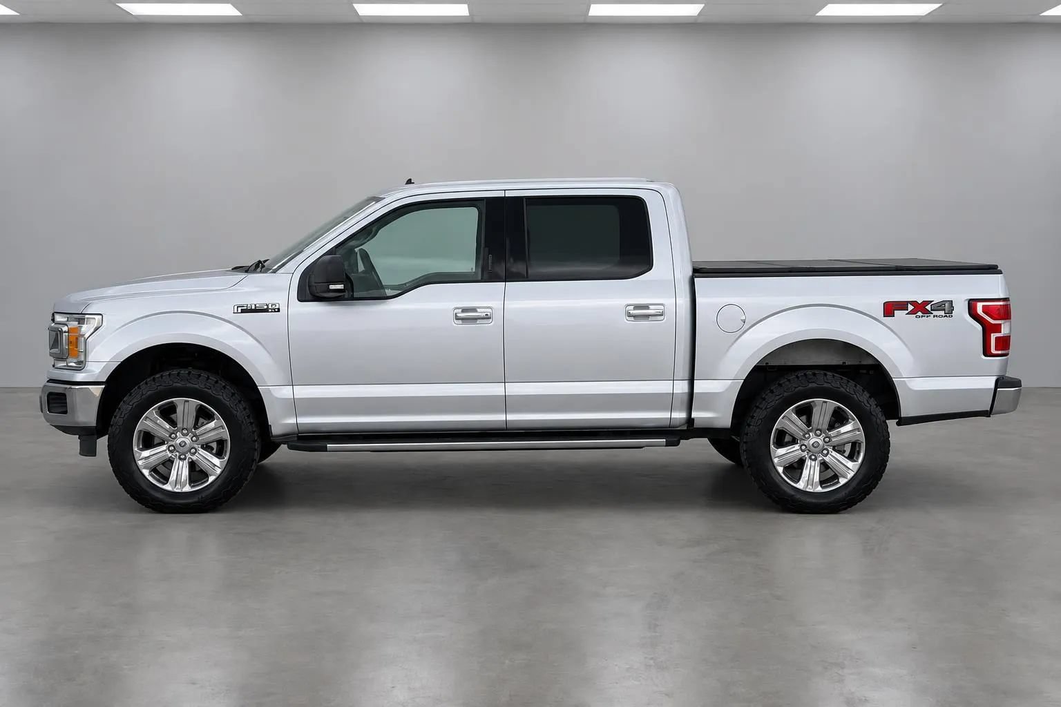 Used 2019 Ford F150 XLT w/ Equipment Group 302A Luxury AWD/4WD image 3