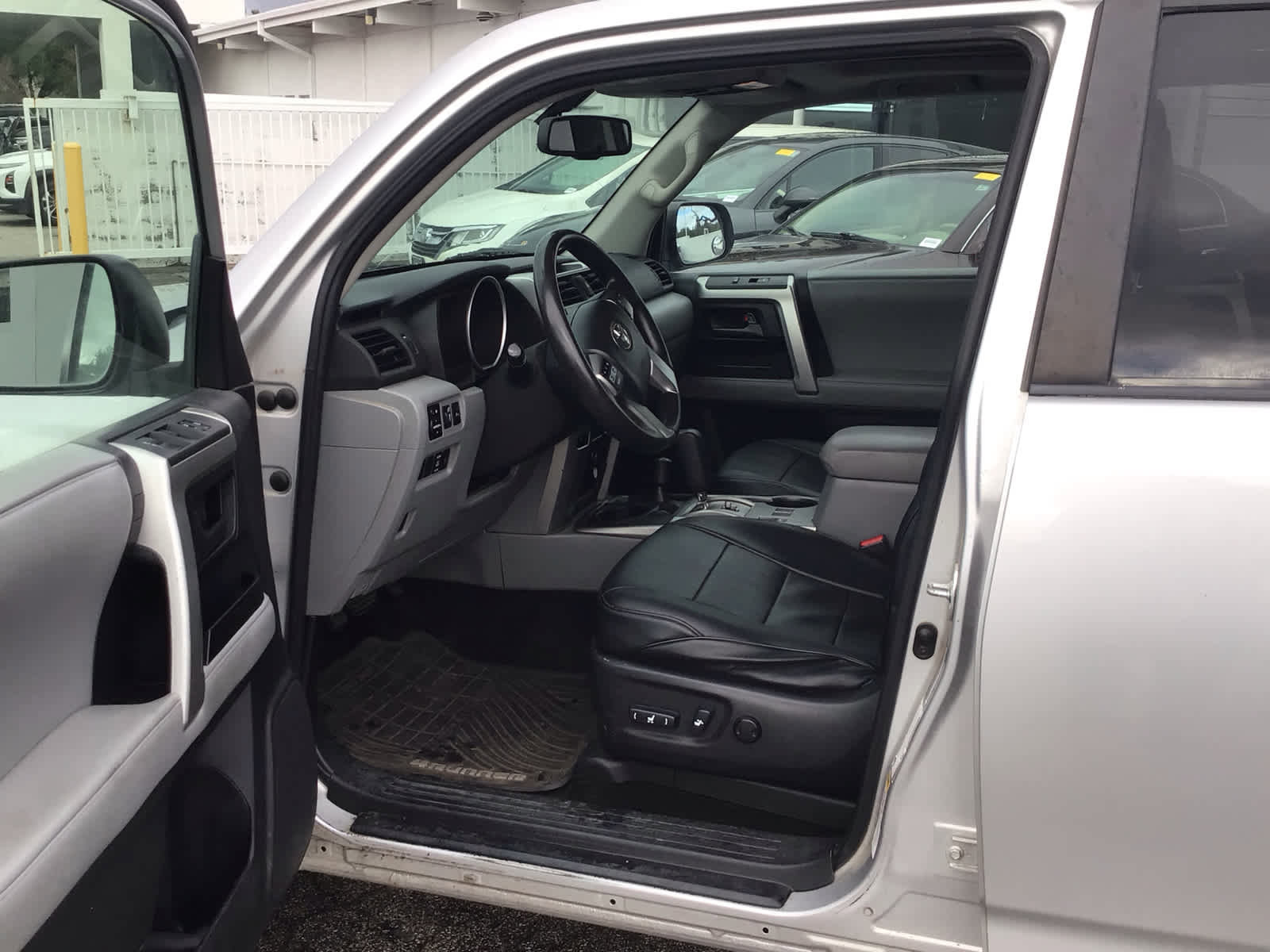 Used 2010 Toyota 4Runner SR5 image 5