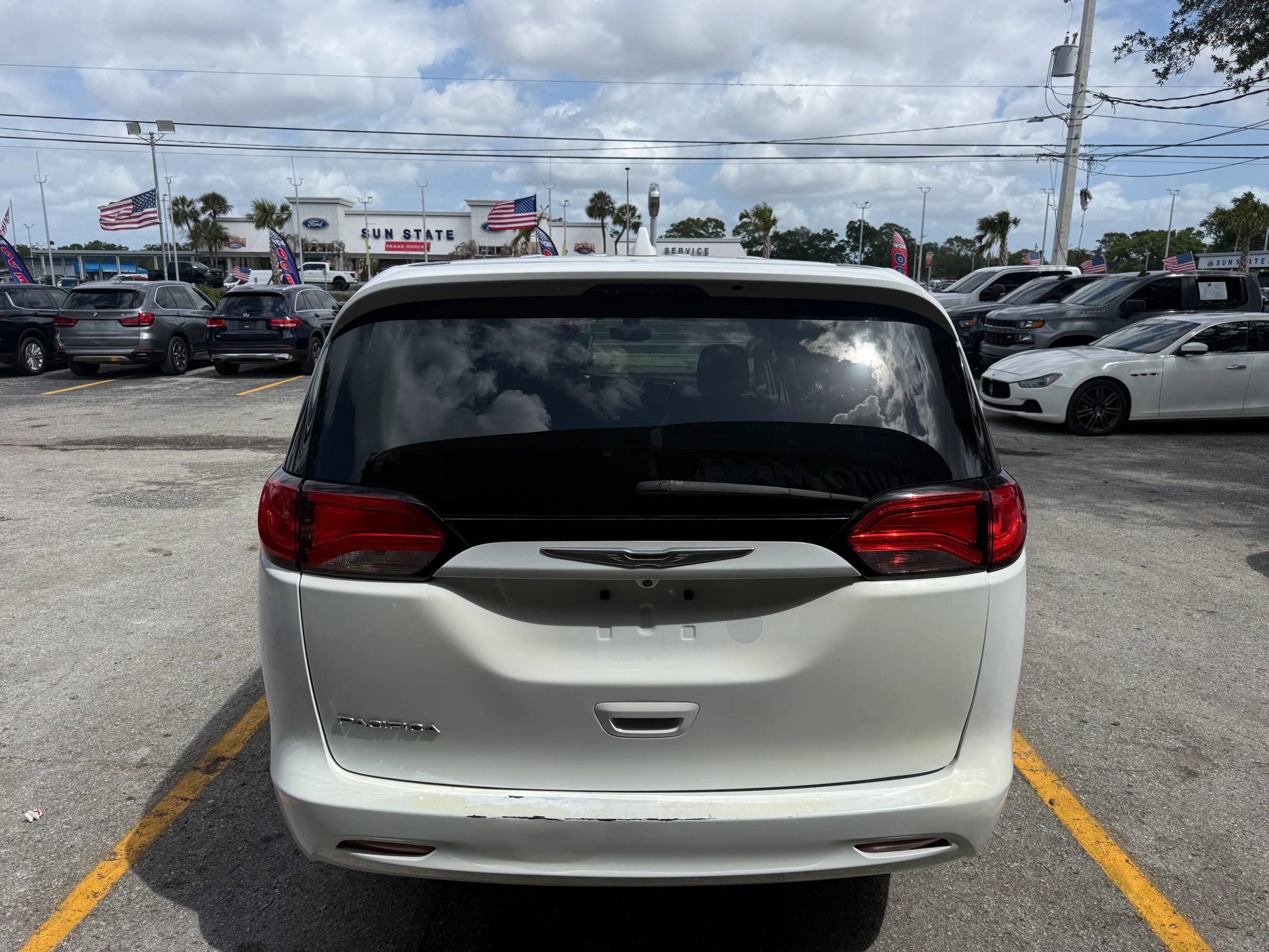 Used 2017 Chrysler Pacifica Touring FWD image 5