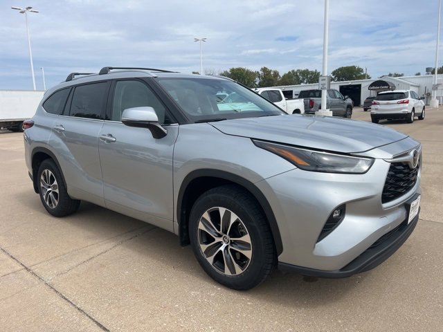 Used 2022 Toyota Highlander XLE