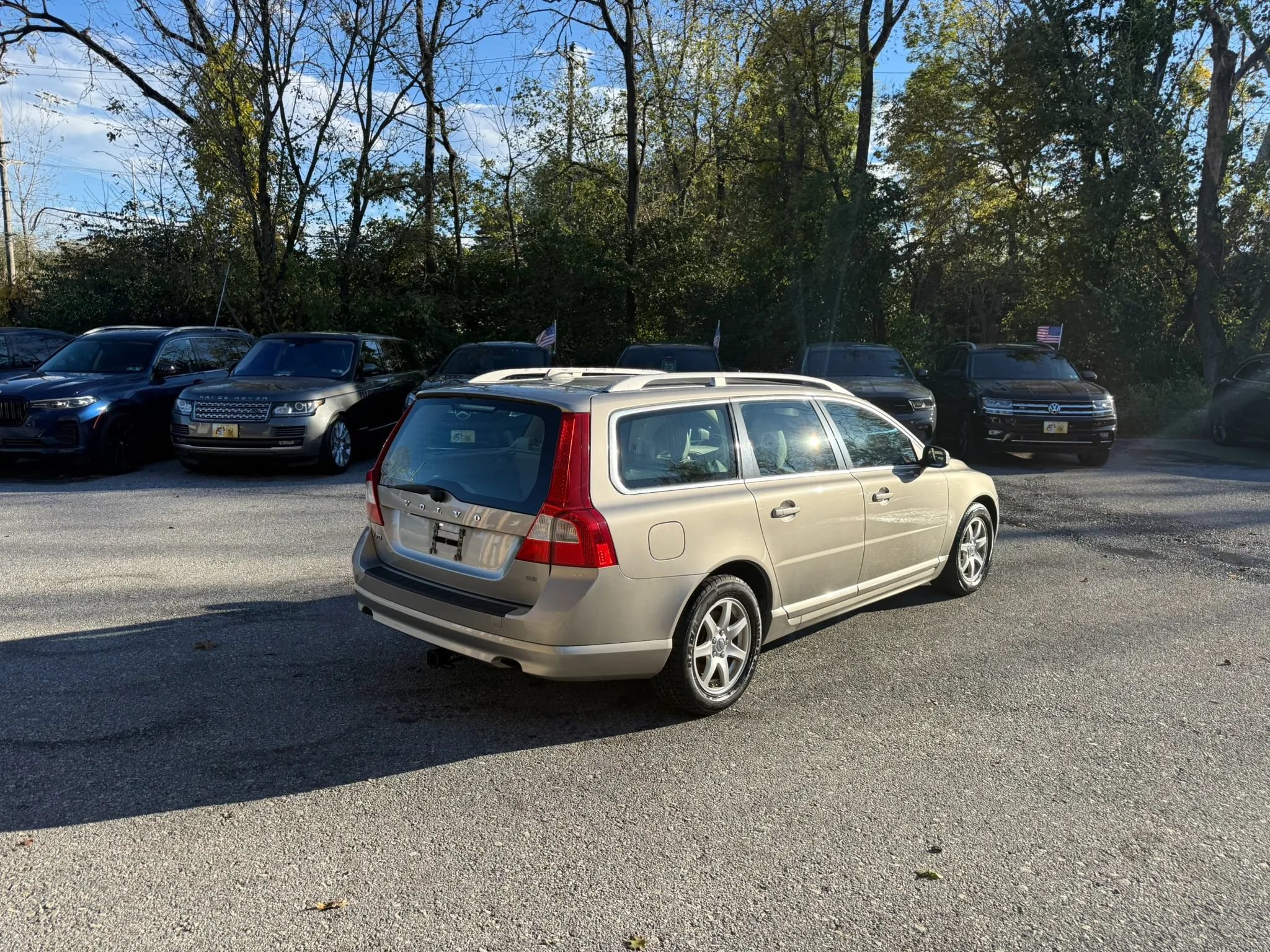 Used 2010 Volvo V70 R-Design FWD image 8
