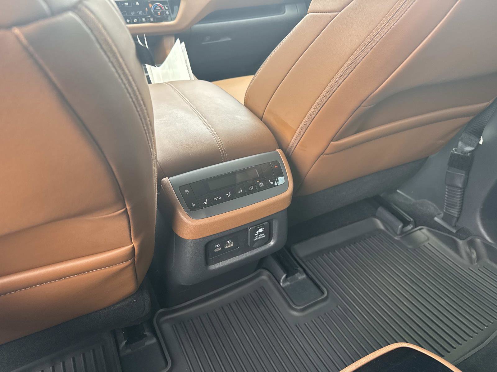 Used 2025 Nissan Pathfinder Platinum AWD/4WD image 17