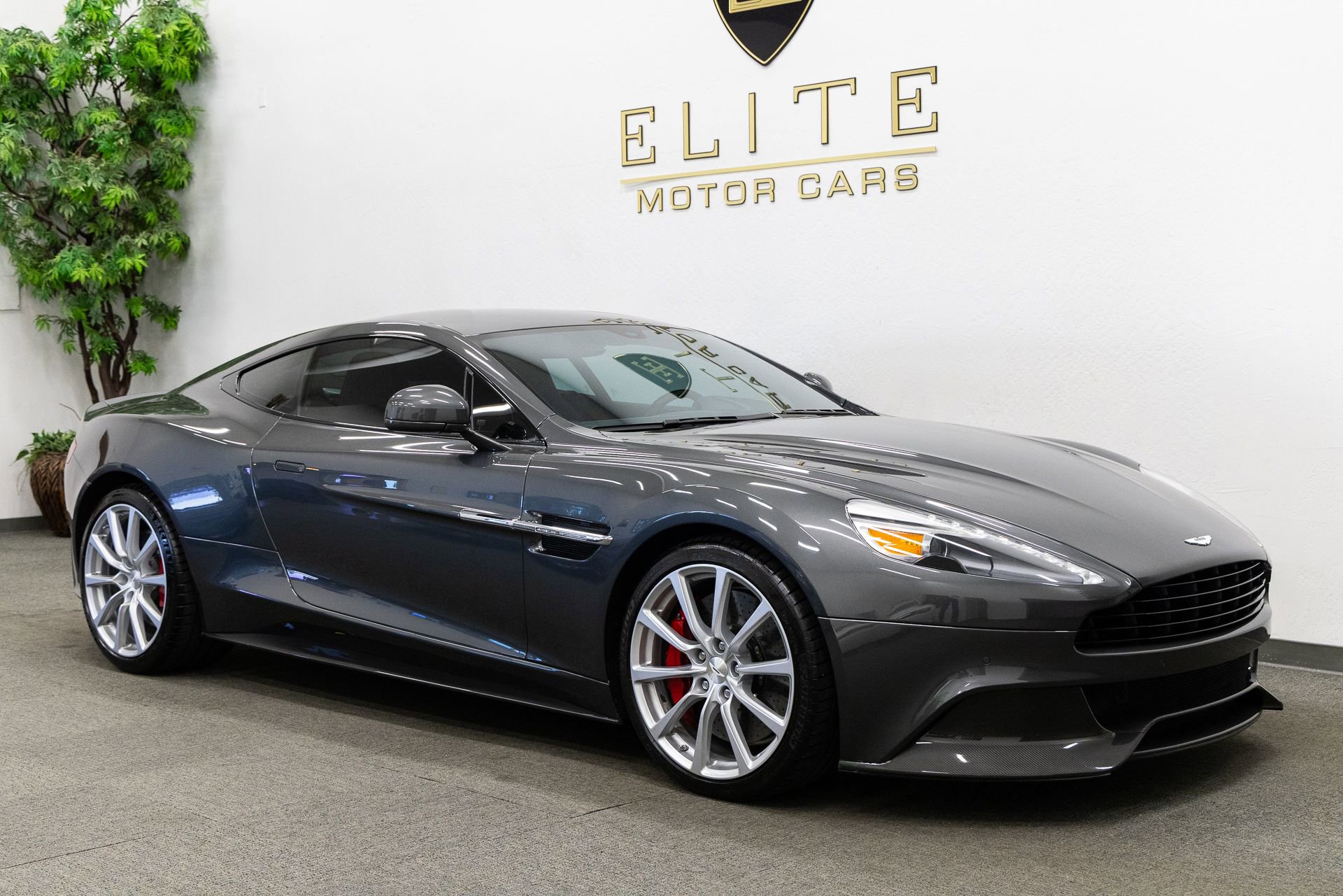 Used 2015 Aston Martin Vanquish Coupe RWD image 9