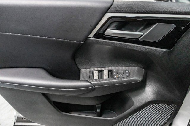 New 2025 Mitsubishi Outlander SE image 15