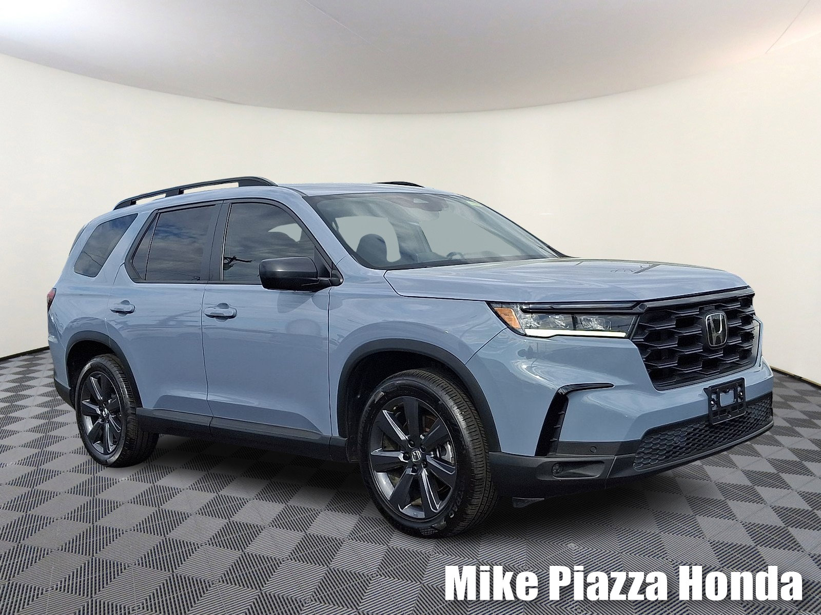 Used 2025 Honda Pilot Sport image 1