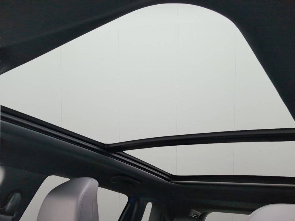 New 2025 Jeep Compass Latitude w/ Sun & Sound Group image 27